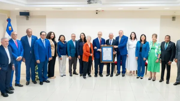 Senado reconoce trayectoria del empresario farmacéutico Jaime Sued